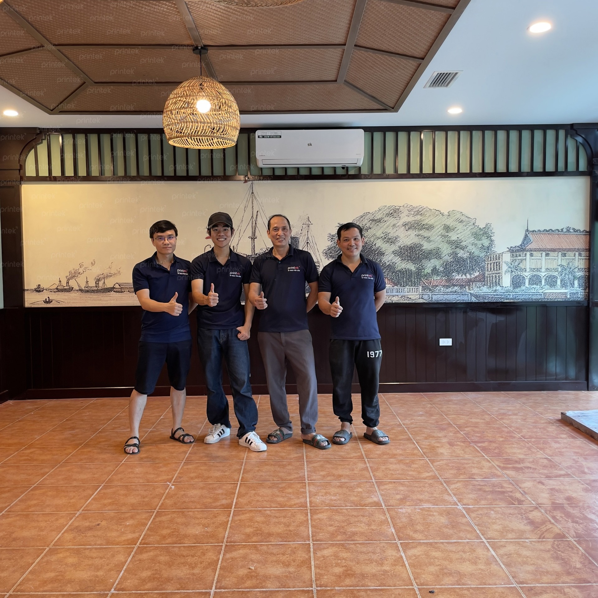 Thi công tranh treo tường
